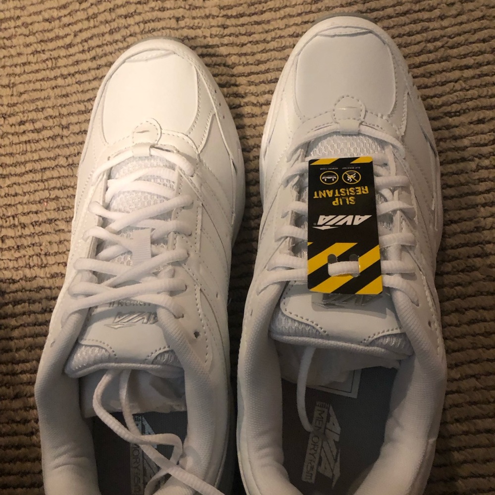 Men’s white Avia shoes 11 M